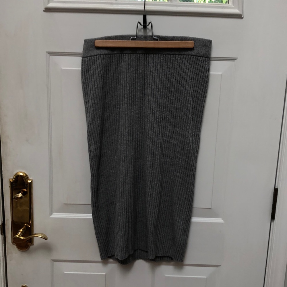 Gray knit midi skirt
